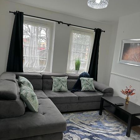 2 Bedroom Flat, 2 Minutes Walk To Bethnalgreen Station, Central Лондон Екстер'єр фото