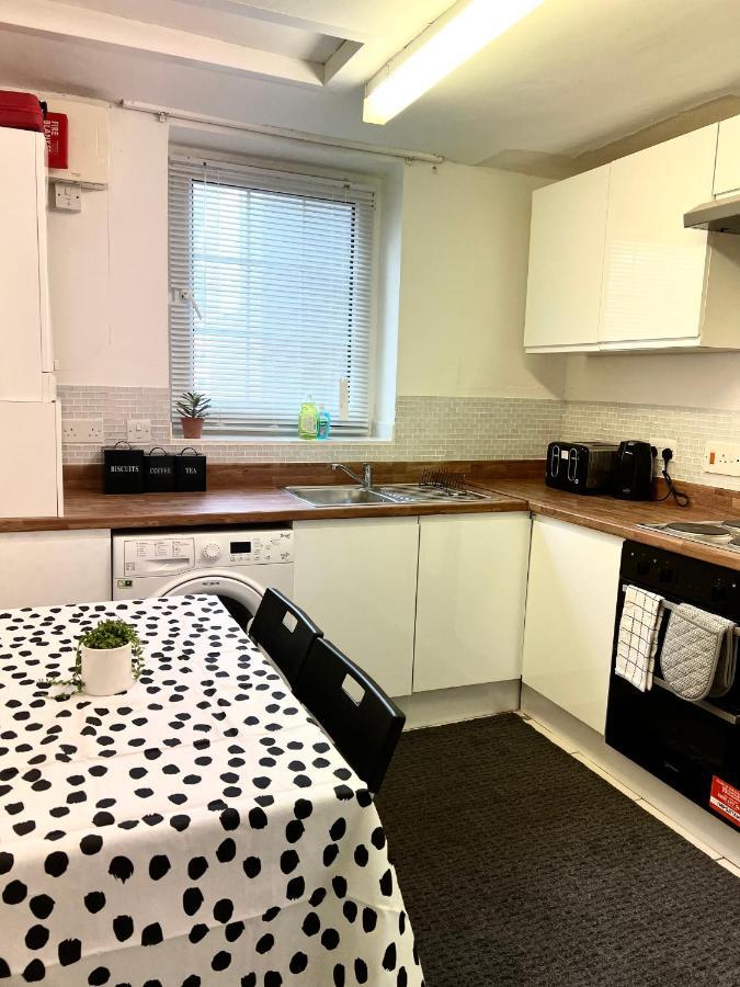 2 Bedroom Flat, 2 Minutes Walk To Bethnalgreen Station, Central Лондон Екстер'єр фото