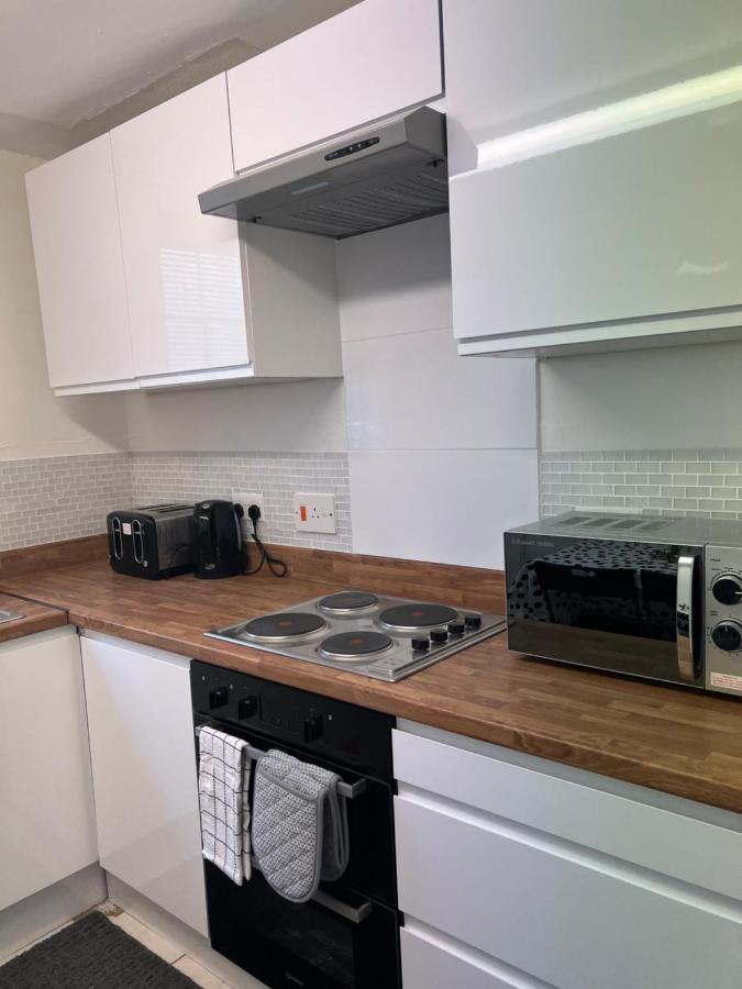 2 Bedroom Flat, 2 Minutes Walk To Bethnalgreen Station, Central Лондон Екстер'єр фото