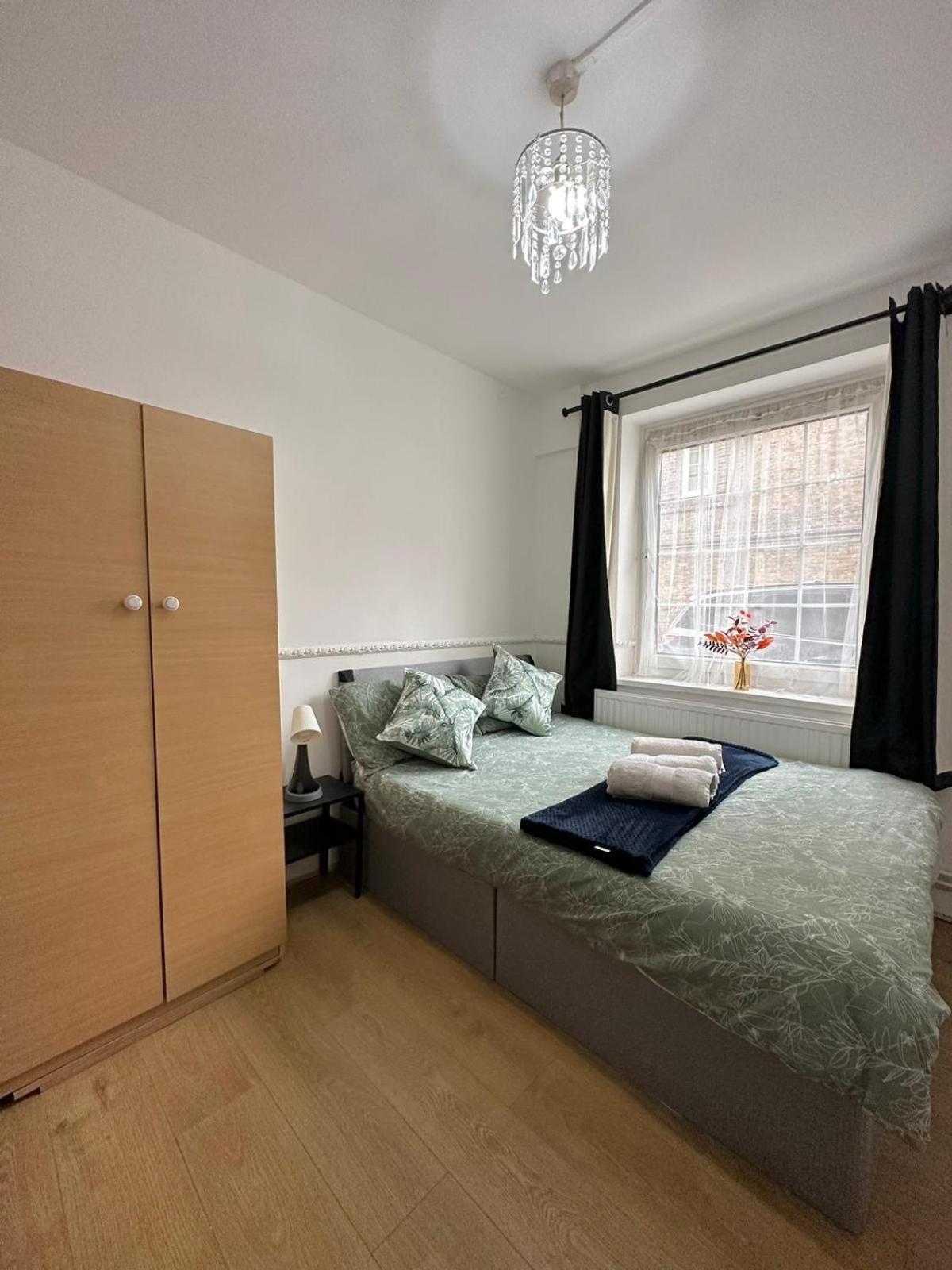 2 Bedroom Flat, 2 Minutes Walk To Bethnalgreen Station, Central Лондон Екстер'єр фото