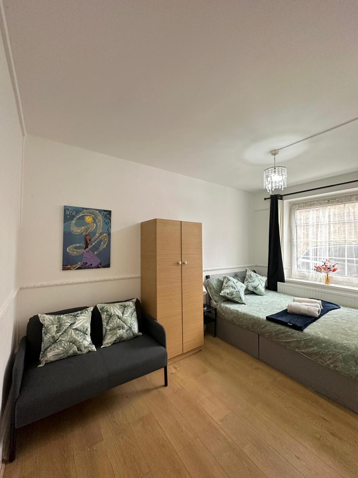 2 Bedroom Flat, 2 Minutes Walk To Bethnalgreen Station, Central Лондон Екстер'єр фото