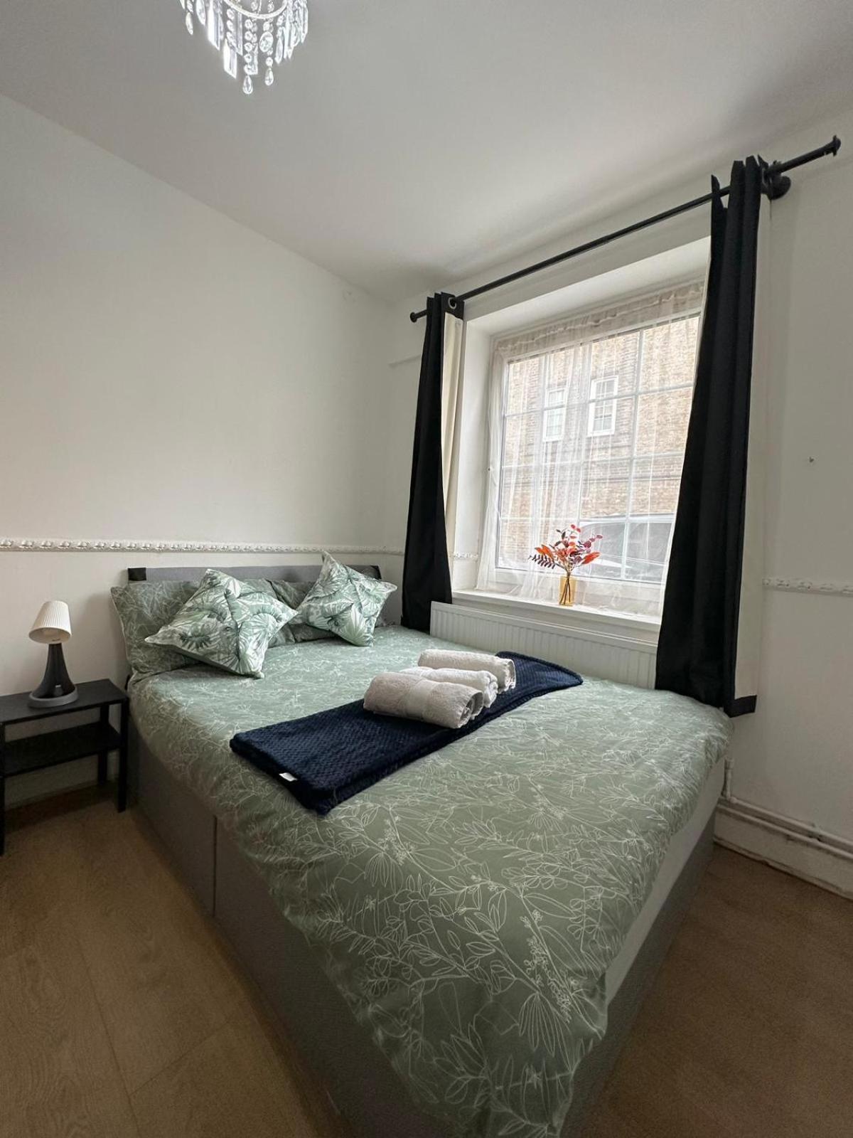 2 Bedroom Flat, 2 Minutes Walk To Bethnalgreen Station, Central Лондон Екстер'єр фото