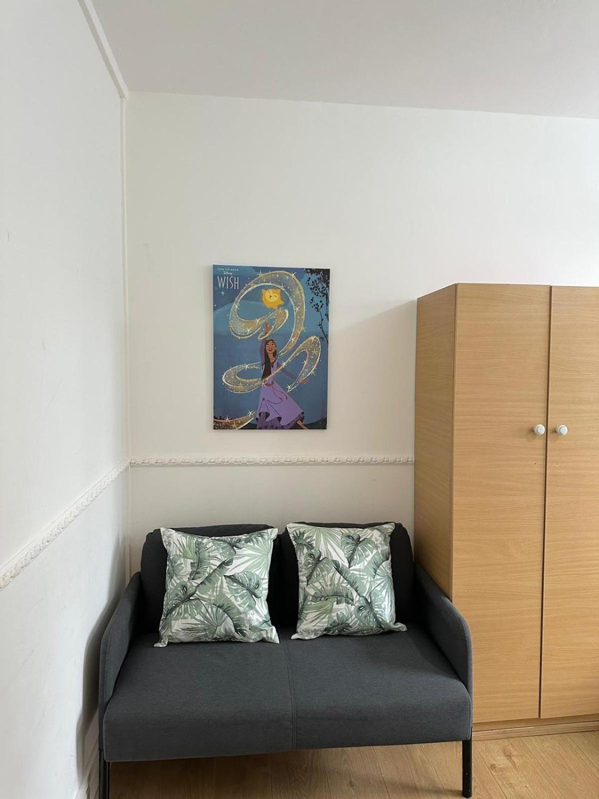 2 Bedroom Flat, 2 Minutes Walk To Bethnalgreen Station, Central Лондон Екстер'єр фото
